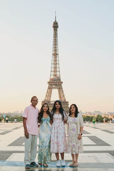 Eiffel Tower Photoshoot in Paris in Paris — photo by Romain B, Smiler