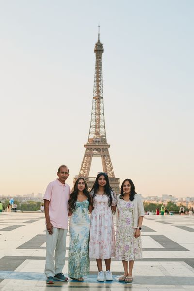 Eiffel Tower Photoshoot in Paris in Paris — photo by Romain B, Smiler