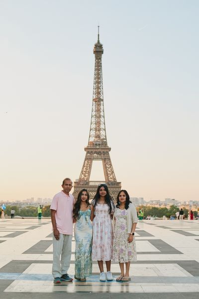 Eiffel Tower Photoshoot in Paris in Paris — photo by Romain B, Smiler