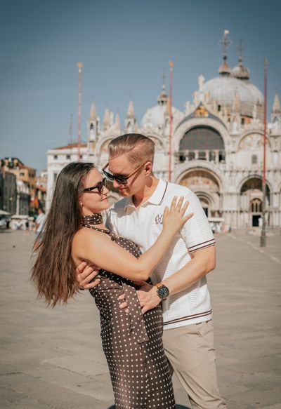 Professional photoshoot at the Piazza San Marco in Venice in Venice — photo by key mazhari, Smiler