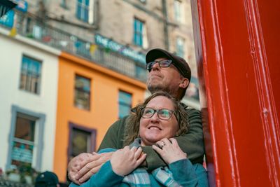 Romantic photoshoot for couples in Edinburgh — photo by giannis asmanis, Smiler