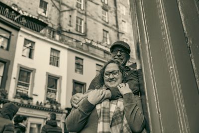Romantic photoshoot for couples in Edinburgh — photo by giannis asmanis, Smiler