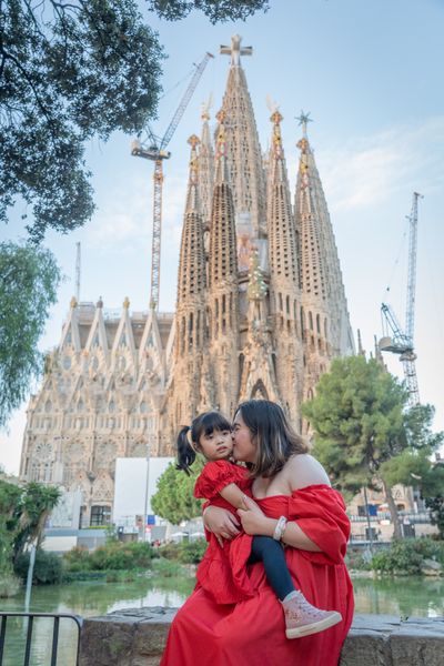 Dominique — Professional photoshoot outside Sagrada Familia · 1 w ago — photo by Rodrigo Sylwan, Smiler
