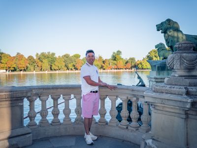 Professional photoshoot at Retiro Park in Madrid — photo by Belinda Callander, Smiler