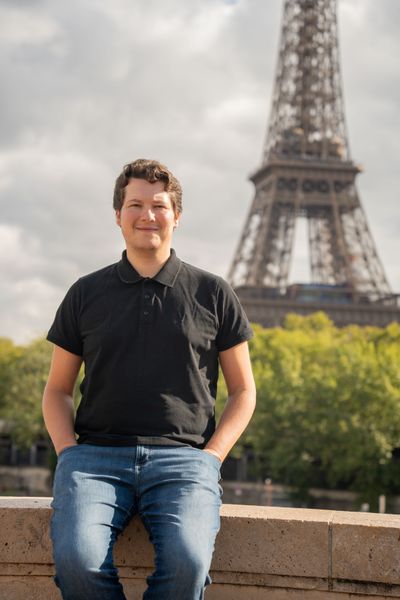 Eiffel Tower Photoshoot in Paris in Paris — photo by mohamed mahaerm, Smiler