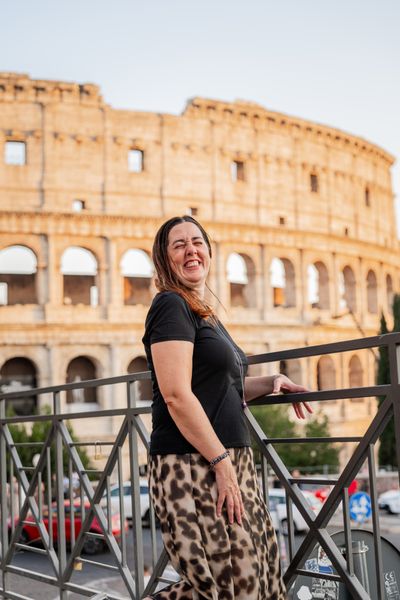 Professional photoshoot at the Colosseum in Rome — photo by Valentina Fusiello, Smiler