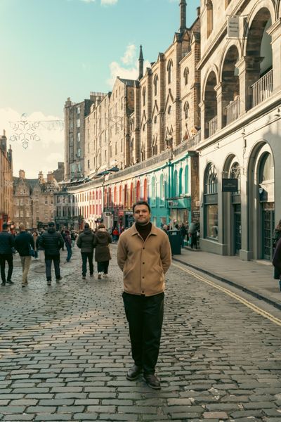 Private photo tour at old town in Edinburgh — photo by giannis asmanis, Smiler