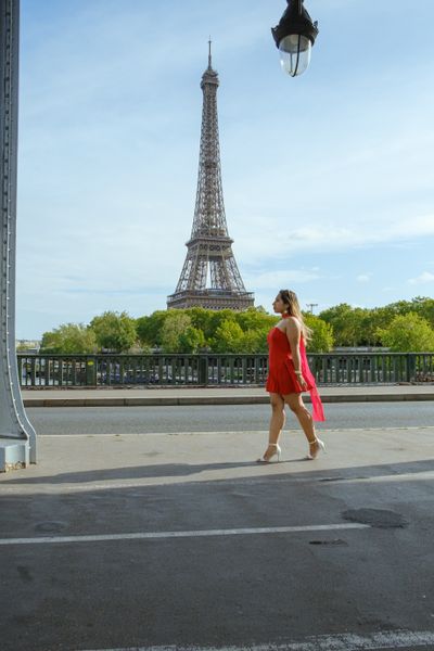 Eiffel Tower Photoshoot in Paris in Paris — photo by Renata  Silva, Smiler