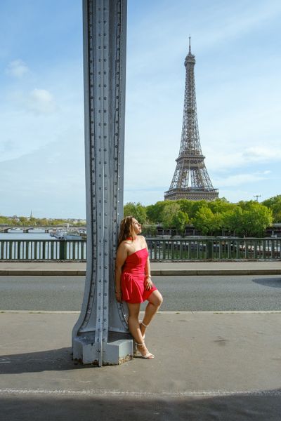 Eiffel Tower Photoshoot in Paris in Paris — photo by Renata  Silva, Smiler