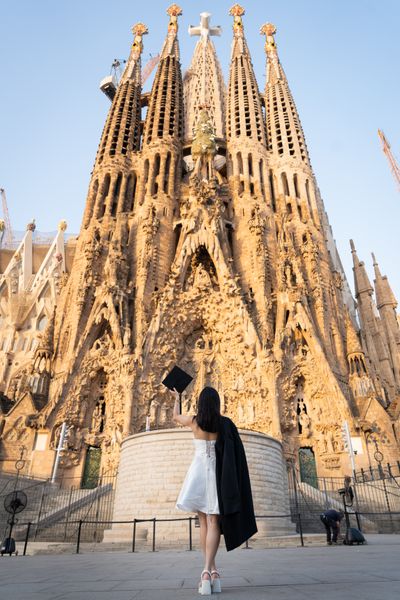 Van — Professional photoshoot outside Sagrada Familia · 2 w ago — photo by Rodrigo Sylwan, Smiler