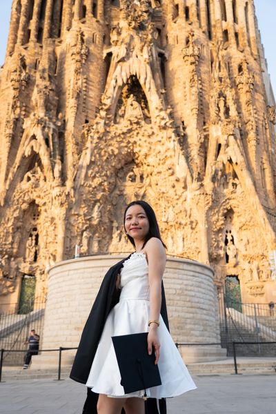 Professional photoshoot outside Sagrada Familia in Barcelona — photo by Rodrigo Sylwan, Smiler