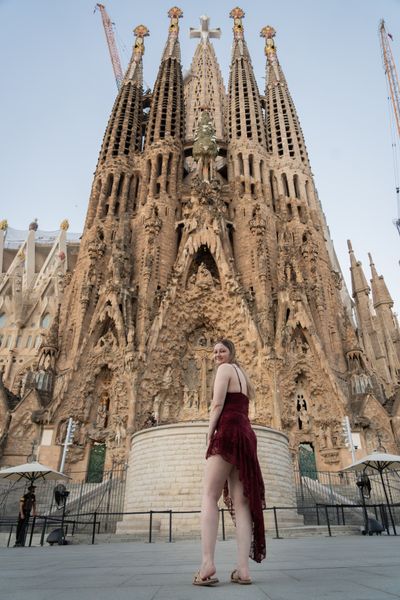 Professional photoshoot outside Sagrada Familia in Barcelona — photo by Rodrigo Sylwan, Smiler