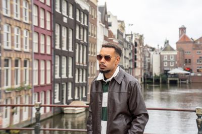 Photoshoot at Centraal Station, Amsterdam in Amsterdam — photo by Kobe Production, Smiler
