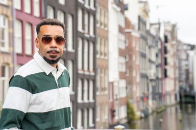 Photoshoot at Centraal Station, Amsterdam in Amsterdam — photo by Kobe Production, Smiler