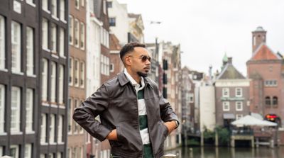 Photoshoot at Centraal Station, Amsterdam in Amsterdam — photo by Kobe Production, Smiler