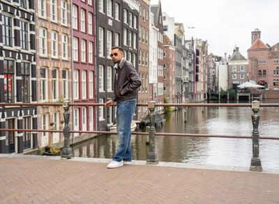 Photoshoot at Centraal Station, Amsterdam in Amsterdam — photo by Kobe Production, Smiler