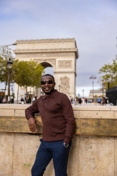 Arc de Triomphe Photoshoot in Paris in Paris — photo by Bojan Stanković, Smiler