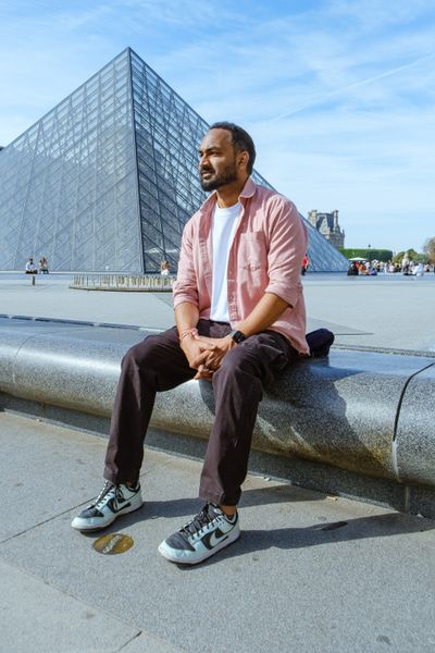 Louvre Photoshoot in Paris in Paris — photo by Renata  Silva, Smiler