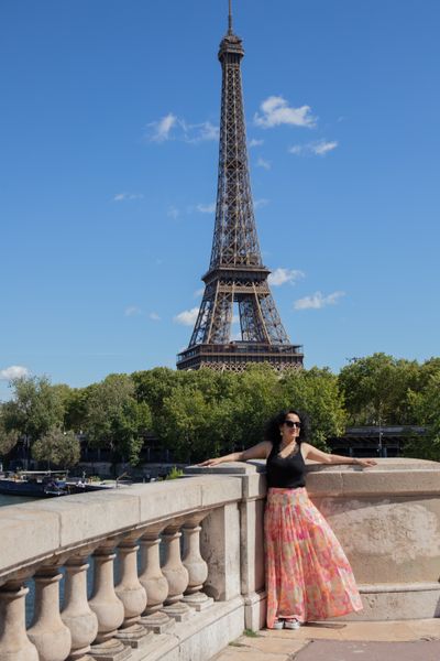 Eiffel Tower Photoshoot in Paris in Paris — photo by Moments in Paris, Smiler