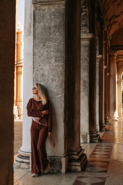 Professional photoshoot at the Piazza San Marco in Venice in Venice — photo by key mazhari, Smiler