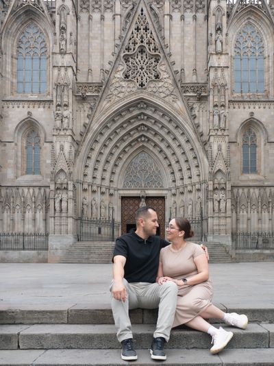 Professional photoshoot at Gothic Quarter in Barcelona — photo by María Cristina Roldán, Smiler