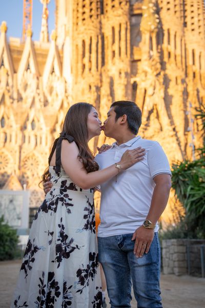 Professional photoshoot outside Sagrada Familia in Barcelona — photo by Macarena Farias, Smiler