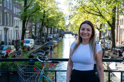 Amsterdam Canals Photoshoot in Amsterdam — photo by Casper de droog, Smiler