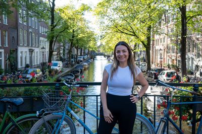 Amsterdam Canals Photoshoot in Amsterdam — photo by Casper de droog, Smiler