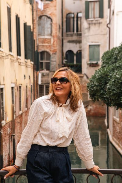 Professional photoshoot at the Rialto Bridge in Venice — photo by K Yellow, Smiler