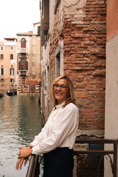 Professional photoshoot at the Rialto Bridge in Venice — photo by K Yellow, Smiler