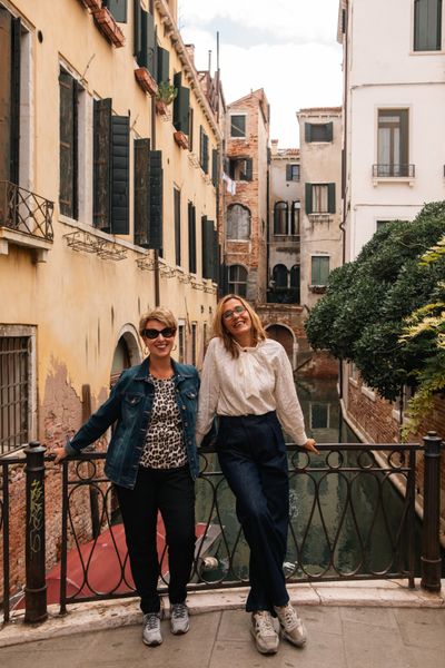 Professional photoshoot at the Rialto Bridge in Venice — photo by K Yellow, Smiler
