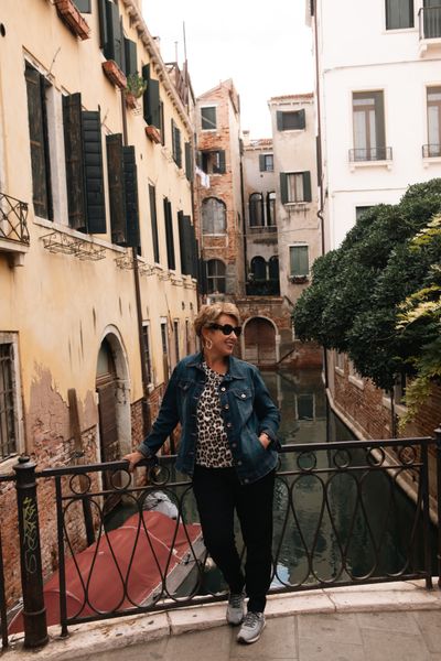 Professional photoshoot at the Rialto Bridge in Venice — photo by K Yellow, Smiler