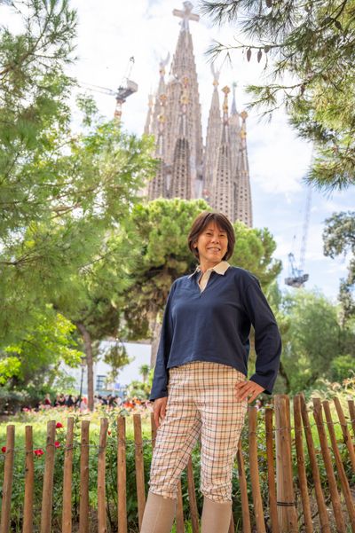 Professional photoshoot outside Sagrada Familia in Barcelona — photo by Macarena Farias, Smiler