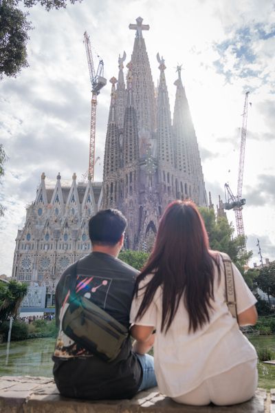 Photoshoot at Sagrada Familia, Barcelona in Barcelona — photo by Rodrigo Sylwan, Smiler