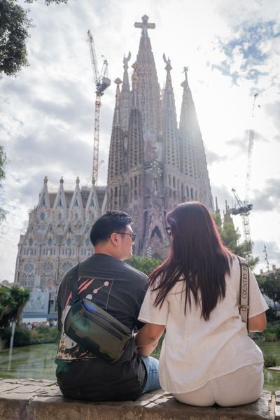 Photoshoot at Sagrada Familia, Barcelona in Barcelona — photo by Rodrigo Sylwan, Smiler
