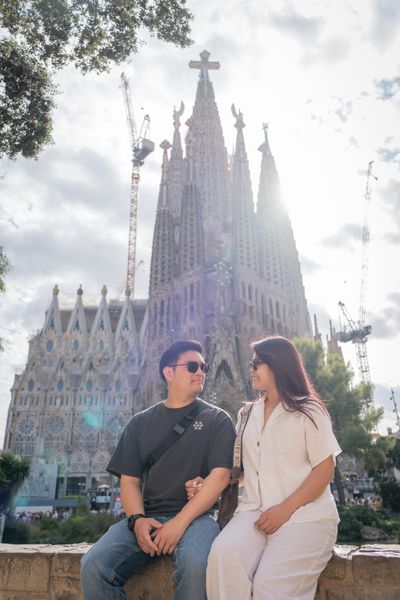 Photoshoot at Sagrada Familia, Barcelona in Barcelona — photo by Rodrigo Sylwan, Smiler