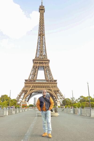 Eiffel Tower Photoshoot in Paris in Paris — photo by Sami Photography, Smiler