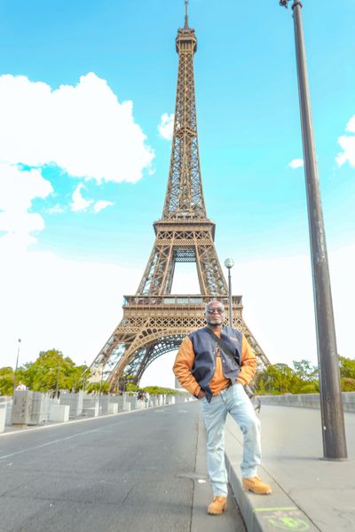Eiffel Tower Photoshoot in Paris in Paris — photo by Sami Photography, Smiler