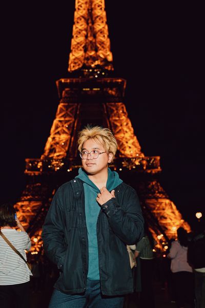 Eiffel Tower Photoshoot in Paris in Paris — photo by Romain B, Smiler