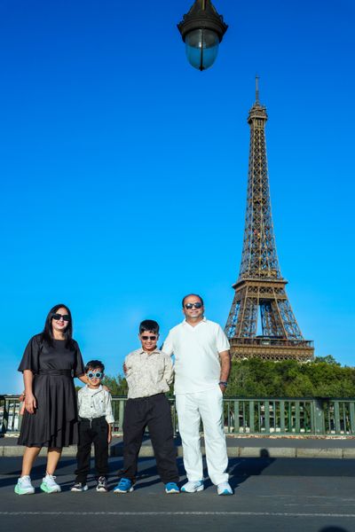 Eiffel Tower Photoshoot in Paris in Paris — photo by Sami Photography, Smiler