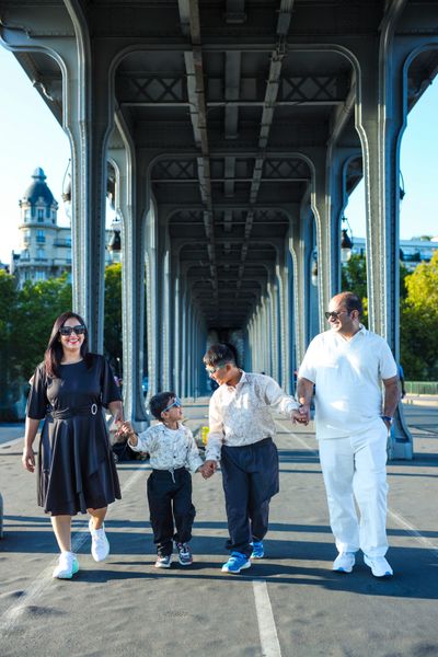 Eiffel Tower Photoshoot in Paris in Paris — photo by Sami Photography, Smiler