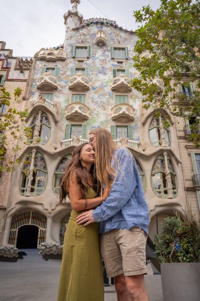 Kaelie — Romantic photoshoot in front of Casa Batlló & La Pedrera · 6 days ago — photo by Macarena Farias, Smiler