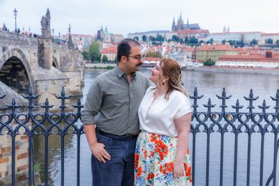 Professional photoshoot at Charles Bridge in Prague — photo by Katerina Krejčová, Smiler