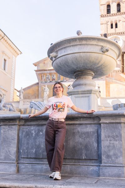 Professional photoshoot in Trastevere in Rome — photo by Francesco Macioni, Smiler