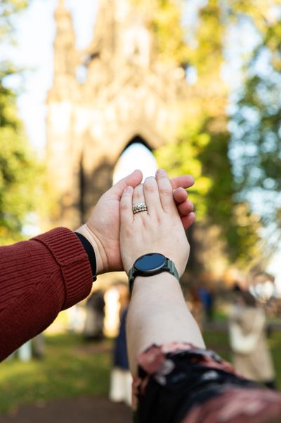 Private photo tour at old town in Edinburgh — photo by Melissa Clark, Smiler