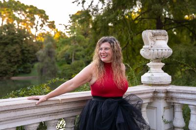 Professional photoshoot at Retiro Park in Madrid — photo by Eugenia VLG, Smiler