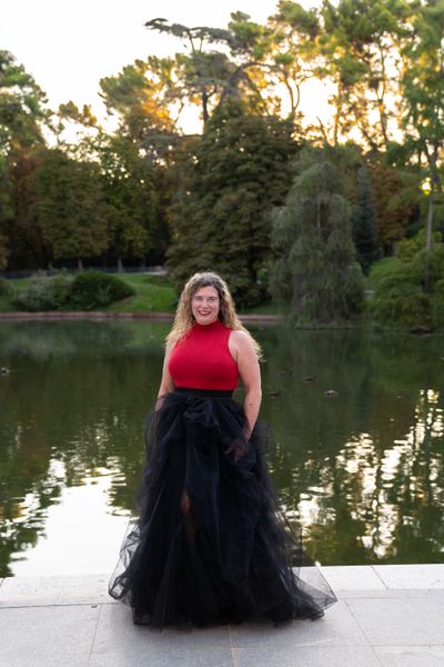 Professional photoshoot at Retiro Park in Madrid — photo by Eugenia VLG, Smiler