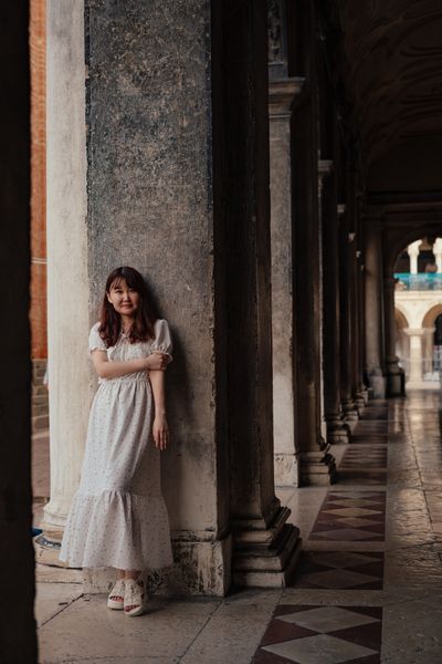 Professional photoshoot at the Rialto Bridge in Venice — photo by key mazhari, Smiler