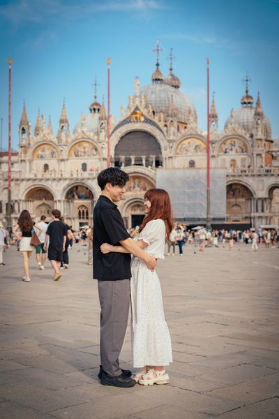 Sekine — Professional photoshoot at the Rialto Bridge · 4 w ago — photo by key mazhari, Smiler