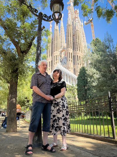 Photoshoot at Sagrada Familia, Barcelona in Barcelona — photo by Rodrigo Sylwan, Smiler